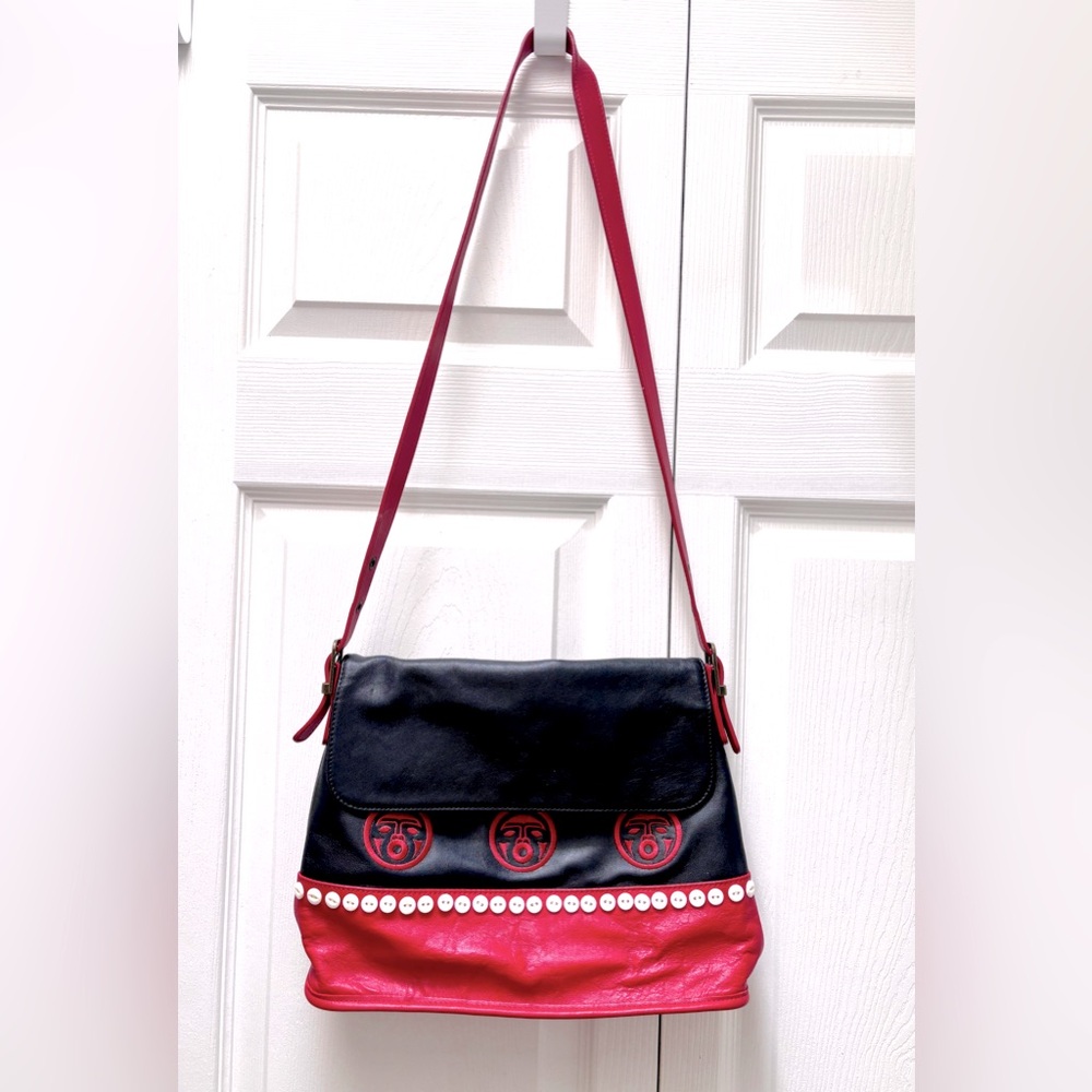 TOC leather purse. Black and red NW Native button design.